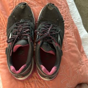 Brooks size 10 pink and grey